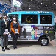 ヤマト運輸、「歩くまち・京都」グッドデザイン大賞。向かって左から黒越さん、岡田さん。