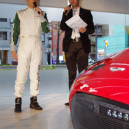 レーシングドライバー桂伸一氏（左）とアストンマーチン寺嶋正一オペレーション・マネージャー（右）によるトークセッション