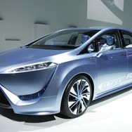 燃料電池車：トヨタFCV-R（東京モーターショー11）