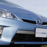 トヨタ自動車はプリウスPHVを発売