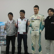 Fニッポン第0戦を戦った選手のうち、4人が代表会見に臨んだ。左から佐藤琢磨、塚越広大、A. ロッテラー、松田次生（3月4日）。