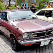 ダットサンや懐かしの日産車が並んだ