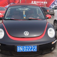 ハンドルカバーを付けた北京の車。