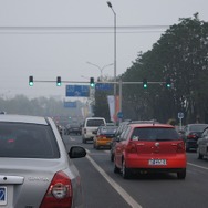 北京市内の幹線道路の様子。