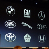 WWDC 2012で発表されたのは、BMWやGM、メルセデスベンツ、ランドローバー、ジャガー、アウディ、トヨタ、クライスラー、ホンダの9社。Microsoftと『Sync』など音声認識サービスを展開しているフォードやフィアット、ヒュンダイは今回のリストにはなかった。そういえば日産、マツダ、三菱、スバルなど日本のブランド、VWのロゴもない。