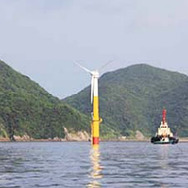 100kW風車を搭載した浮体式洋上風力発電施設