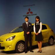 CMキャラクターの唐沢寿明さん（左）と本仮屋ユイカさん
