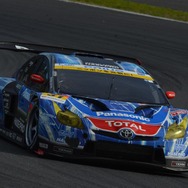 SUPER GT、新田守男/嵯峨宏紀組の『apr HASEPRO PRIUS GT』は、GT300クラス2位でハイブリッドマシン初の表彰台獲得