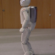 【ロボット新時代写真蔵】ホンダ アシモ は2005年に向けダッシュ
