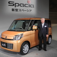 スズキの新型軽自動車『スペーシア』と鈴木修会長兼社長