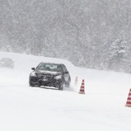 インスパイア ベースのスポーツ・ハイブリッド SH-AWD 試作車