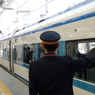 2013年3月16日のダイヤ改正で、浅草発10時以降の下り特急列車が全てスカイツリー駅に停車するようになった。