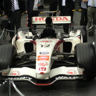 第3期唯一の優勝を成し遂げた、2006年型ホンダRA106。