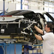 アルファロメオの新型スポーツカー、4C…生産現場を公開