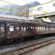 客車は旧型客車6両を使用する。写真はスハフ32 2357。