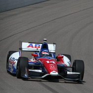佐藤琢磨はポイント首位と99点差のランク8位に後退。写真：IndyCar