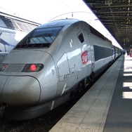 フランス・アルストム製の高速車両TGV POS。現状ではフランス勢の参加しか見込めないことから入札を延期したという。