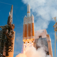 世界最大のロケット デルタ4ヘビー 打ち上げに成功