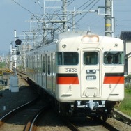 山陽電鉄網干線の網干行き普通列車。2014年春からはSuicaやPASMOなどでも利用できるようになる予定。