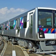 シーサイドラインの2000形。シーサイドラインの運営会社は横浜新都市交通だが、10月1日から社名を「横浜シーサイドライン」に変更する。