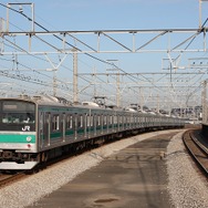 2017年秋に無線式列車制御システム「ATACS」が導入される予定の埼京線。写真の205系電車はE233系7000番台への置き換えが進行中のため、2017年秋のATACS導入時には姿を消していると見られる。