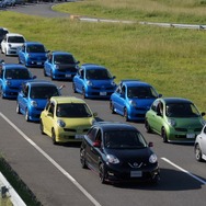 日産 マーチ12SR 生誕10周年、オーナーと開発者が一緒にお祝い