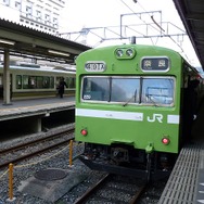 京都駅で発車を待つJR奈良線の普通列車。「京都フリーパス」では京都駅から宇治市内の宇治駅までをフリーエリアにしている。