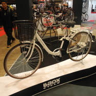 ラオックスが製造する電動アシスト自転車「TASKAL」（サイクルモード2013）
