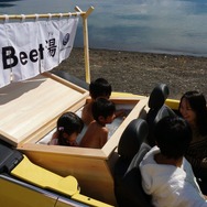 本栖湖でおこなわれた『The Beet 湯』のプロモーション映像撮影