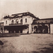 1909年3月10日に開業した「2代目博多駅」。ルネッサンス式の駅舎が現在の祇園駅付近に設置された。