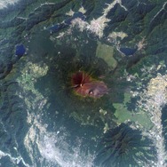 LANDSAT7が撮影した日本・富士山上空の画像