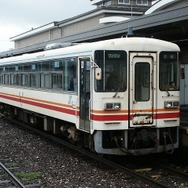 ミャンマーの鉄道は施設の老朽化が著しく、近年は日本の中古気動車の導入が続いている。写真は平成筑豊鉄道で運用されていた300形303号。2010年に運転を終了し、翌2011年にミャンマーに譲渡された。