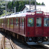 現在の養老鉄道養老線で運用されている車両の塗装は、近鉄の旧塗装の一つであるマルーン1色を基本としている。
