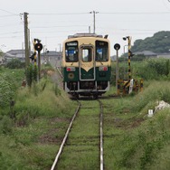 来年10月に開業予定の新駅名称が「高田の鉄橋」に決定した、ひたちなか海浜鉄道のディーゼルカーキハ3710（3710-02）。