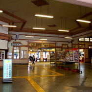 保存修理工事に着手する直前の門司港駅舎の駅舎内。工事は2018年の完成を予定している。