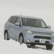 三菱・アウトランダーPHEV 氷上試乗