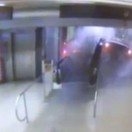 米シカゴで起きた地下鉄事故の瞬間映像