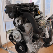 直列3気筒DOHC DVVT(連続可変バルブタイミング機構)ターボエンジン「KF-VET」