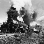 米ユニオン・パシフィック鉄道は世界最大級の蒸気機関車「ビッグボーイ」を、現在保管されているカリフォルニア州から動態復元に向けワイオミング州まで移送すると発表。写真は現役時代のビッグボーイ