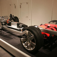 【東京モーターショー05】ホンダ FCX は燃料電池車の想像を超える走り