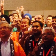 インドの2輪ディーラー大会に出席したホンダの伊東孝伸社長（中央）