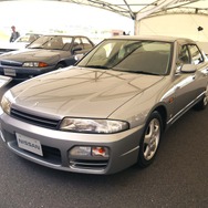 1993年に誕生したのが9代目のR33スカイライン。時代背景からかボディが大型化し、すべてのモデルが3ナンバー化したのがこの世代からである。基本的にはR32の正常進化モデルともいえるもので、構造的には大きな変化はなかった。4気筒エンジンが消滅したのもこの時代である。この時代もGT-Rは生産され、ルマン24時間レースにも出場した。