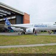 エアバス、A320neo初号機がロールアウト