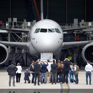 エアバス、A320neo初号機がロールアウト