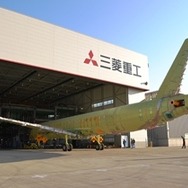 三菱航空機 MRJ、静強度試験機を技術試験場へ移動