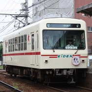 このほど運行を開始した「ハナヤマタ」ヘッドマーク車両の722号。7月19日は八瀬比叡山口駅で展示される。
