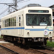 このほど運行を開始した「ハナヤマタ」ヘッドマーク車両の724号。7月19日は出町柳～八瀬比叡山口間で運用されるため、八瀬比叡山口駅で2両の「ハナヤマタ」ヘッドマーク車両の並びを見ることができる。