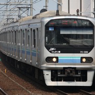 東京臨海高速鉄道は「コミックマーケット86」などのイベント開催にあわせ増発やダイヤの一部変更を行う。写真はりんかい線を走る70-000形。