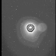 彗星核周囲の「コマ」と呼ばれるダストの広がりを観測した画像。