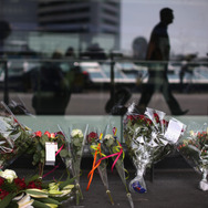 マレーシア航空17便事故により花束が手向けられた（アムステルダム）